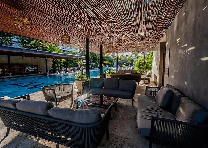 Lux Awa Golf, Pool, Gym, Walkable !