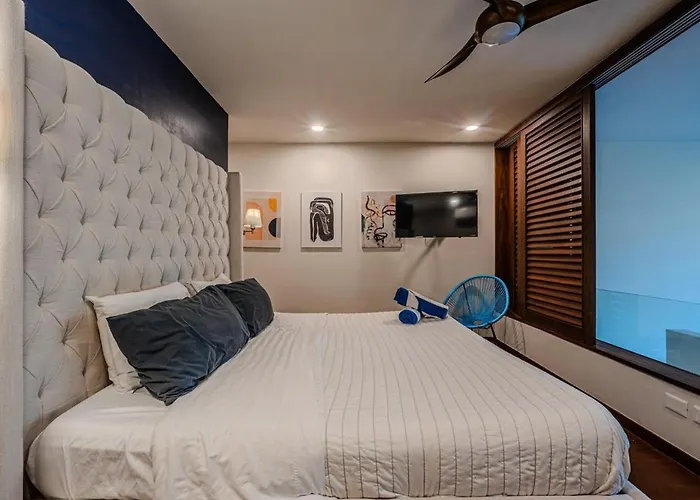 Lux Awa Golf, Pool, Gym, Walkable !