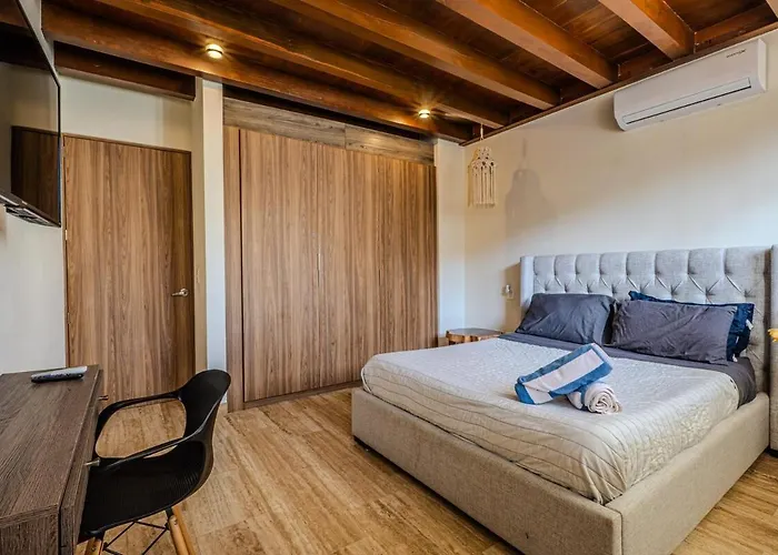 Lux Awa Golf, Pool, Gym, Walkable !