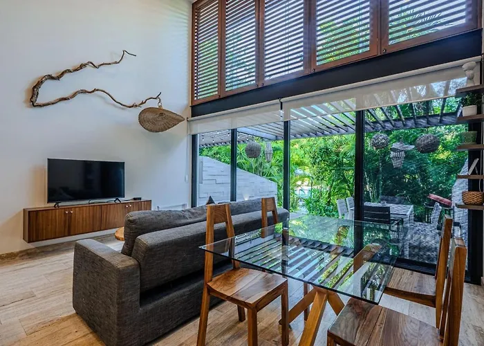 Lux Awa Golf, Pool, Gym, Walkable !